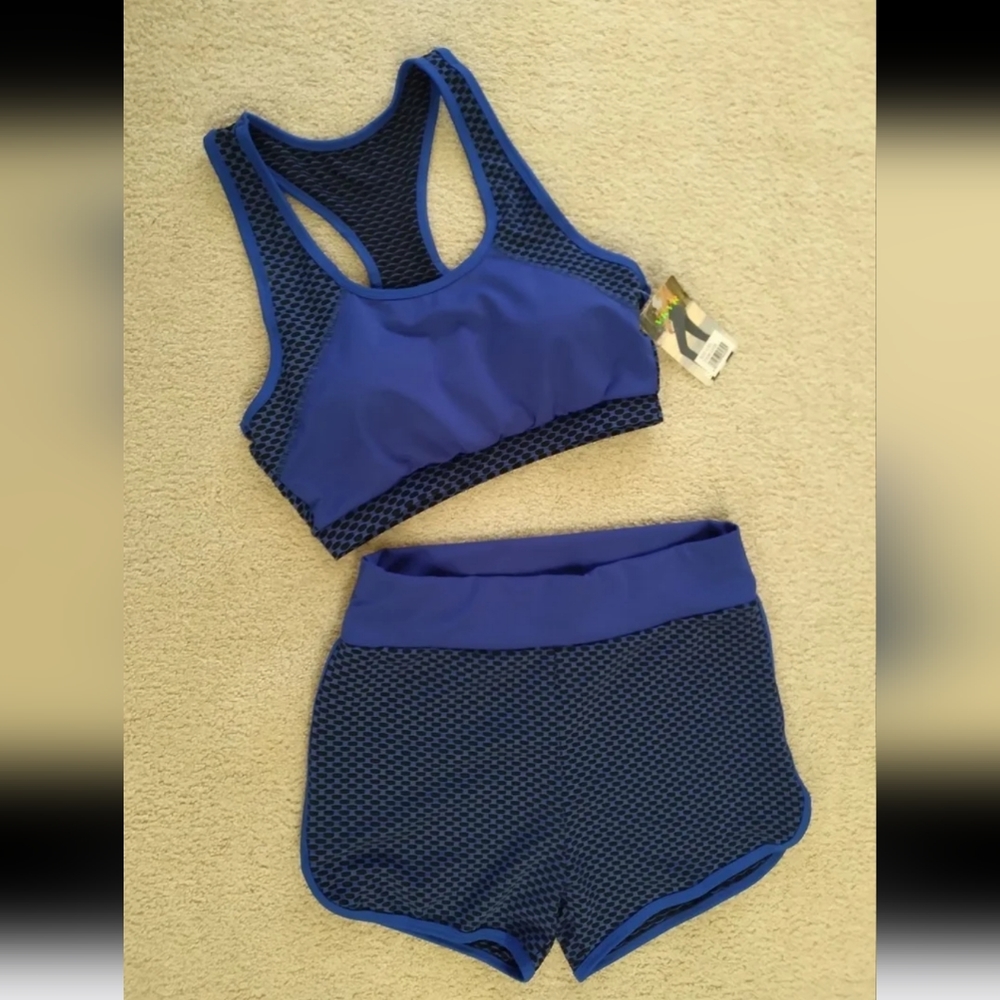 NEW 2-Piece Sports Bra and High Waist Yoga Shorts Set
